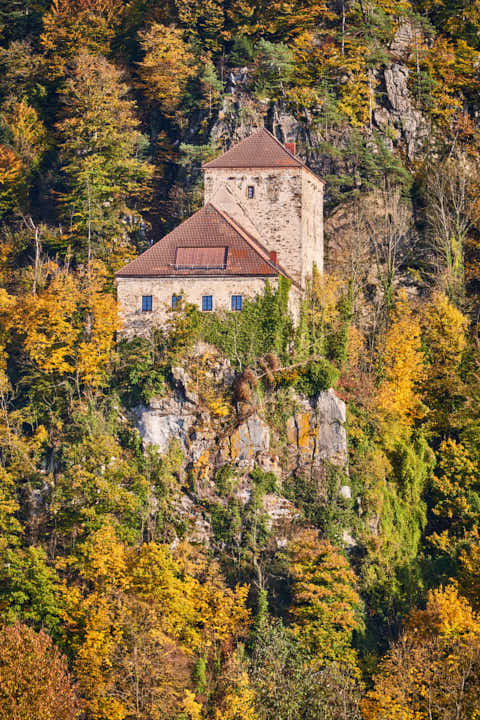 Gemeinde Obernzell Landkreis Passau Erlau Blick nach Esternberg (A) Burg Krempelstein (Dirschl Johann) Deutschland PA